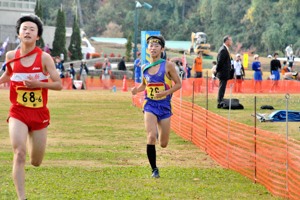 ゴールする東小千谷中学校男子駅伝チームの画像