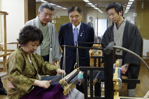 遠藤五輪担当大臣の画像（織之座）