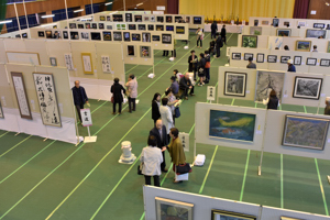 上から見た市展会場の様子の画像