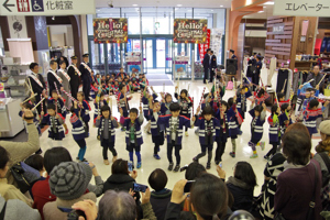 小千谷幼稚園児による遊戯の画像