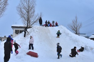 雪山滑り台の画像