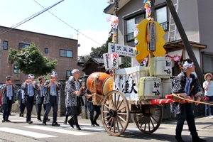 片貝伝統芸能保存会による古式玉送りの画像