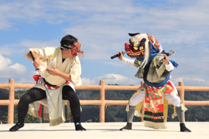 小粟田神楽を演じている画像