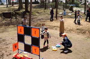 ストラックアウトで遊ぶ子どもの画像