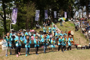 東山小学校児童による「闘牛の歌」の画像