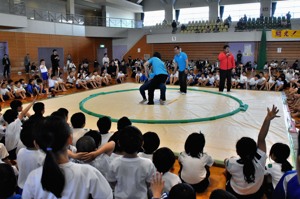 模範演技でルールを学んでいる画像