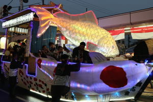 平沢町輝志会の引き万灯の画像