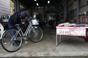 100円で自転車点検をするお店の画像