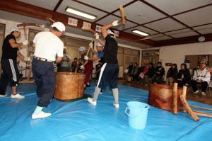 餅つき会場の画像