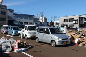 車の行列の画像