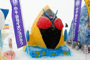 仮面ライダーフォーゼの雪像の画像