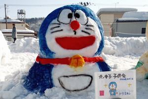 ドラえもんの雪像の画像