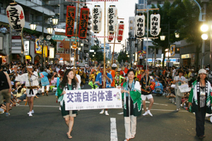 交流自治体連が踊り始めた画像