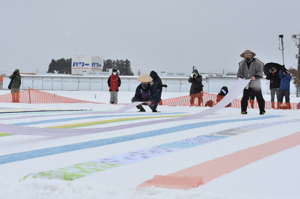 小千谷縮の雪ざらしの画像