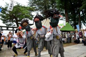 3頭の獅子が演舞している画像