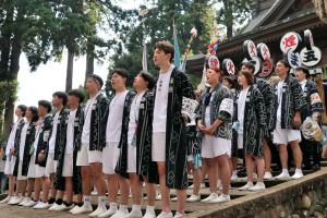 浅原神社で木遣りを奉納する片貝若連合のみなさんの画像