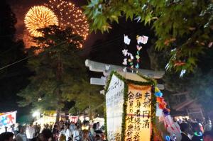 浅原神社境内から見た花火の画像