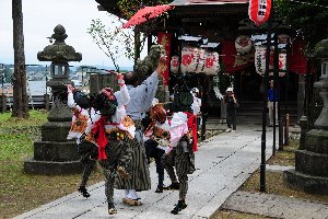 二荒神社での豊年獅子舞の画像