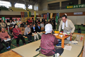 認知症への上手な対応方法を説明する劇の画像