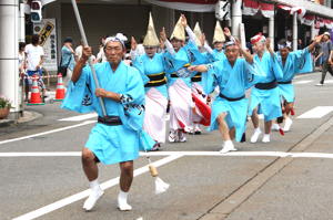 阿波踊りを披露する野馬追連のみなさんの画像