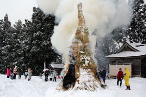 燃え上がるさいの神の画像（山谷・前野向地区）