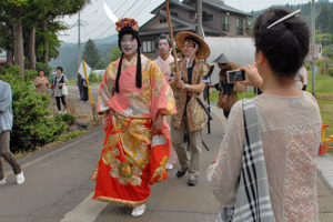 大名行列を行う姫の画像