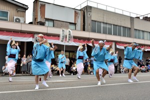 阿波踊りを披露する野馬追連のみなさんの画像