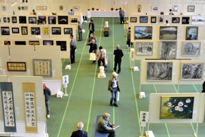 上から見た市展会場の様子の画像