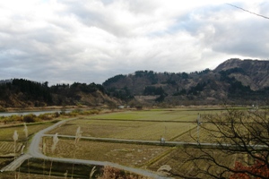 卯ノ木町内から見た内ヶ巻城全景の画像