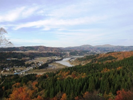 函山城跡から信濃川を望む景色の画像