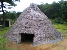 山本山にあった復元住居の画像