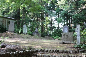 遊山台の墓碑全景の画像