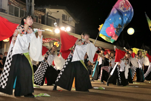 よさこいを踊る団体の画像